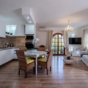 San Teodoro Centro Apartment