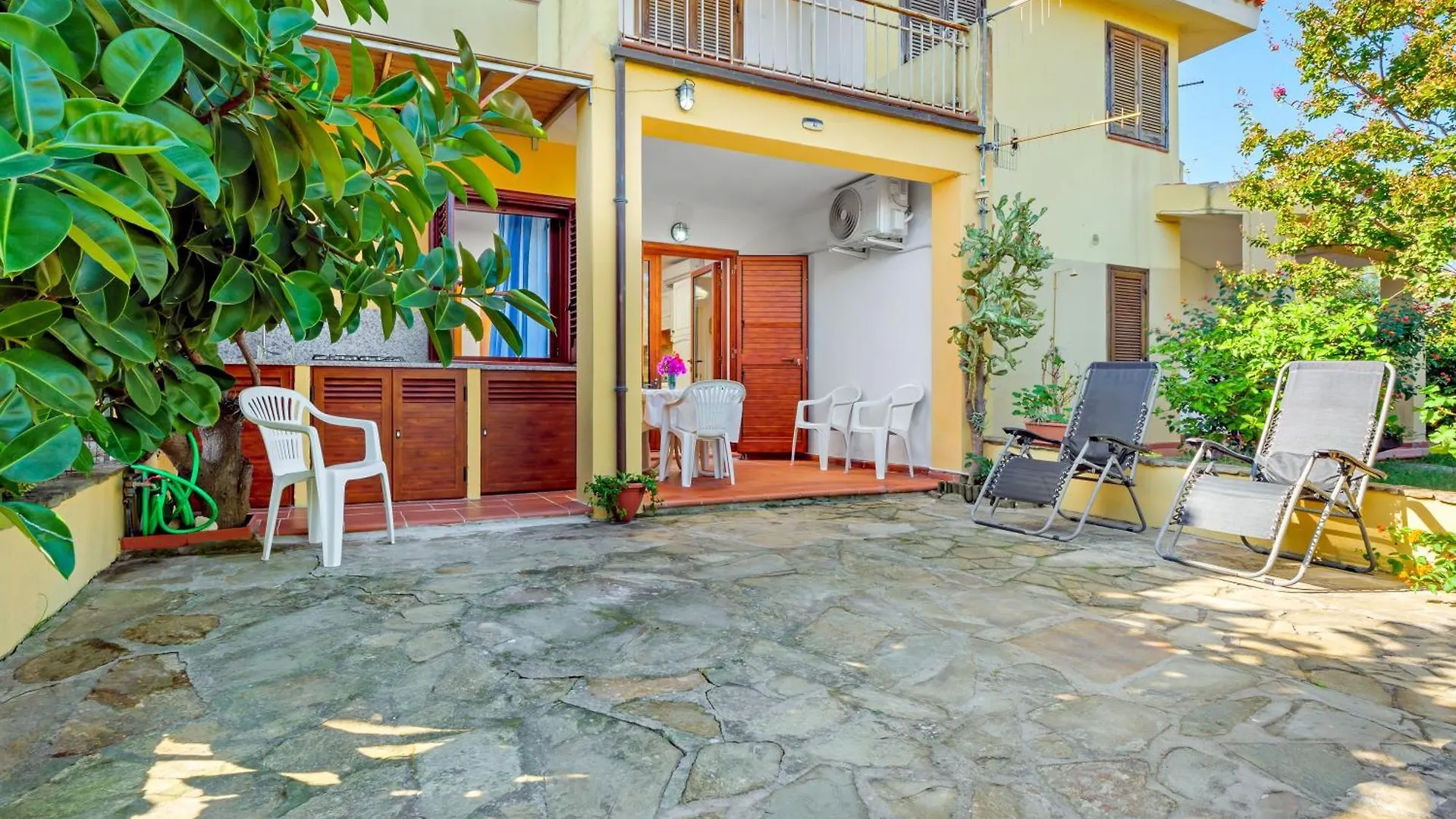 Apartment Villetta Bougainvillea San Teodoro
